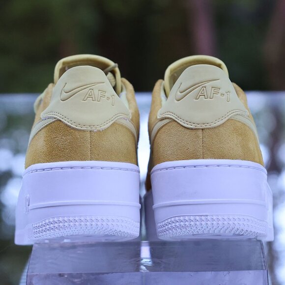 Nike Air Force 1 Sage Low Celery Women’s Size 8.5 - Picture 10 of 13